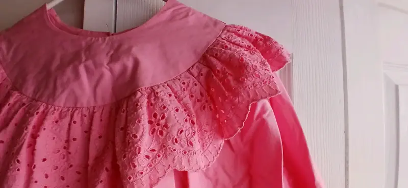 Blusa rosa con volantes zara . Da hasta M - 2