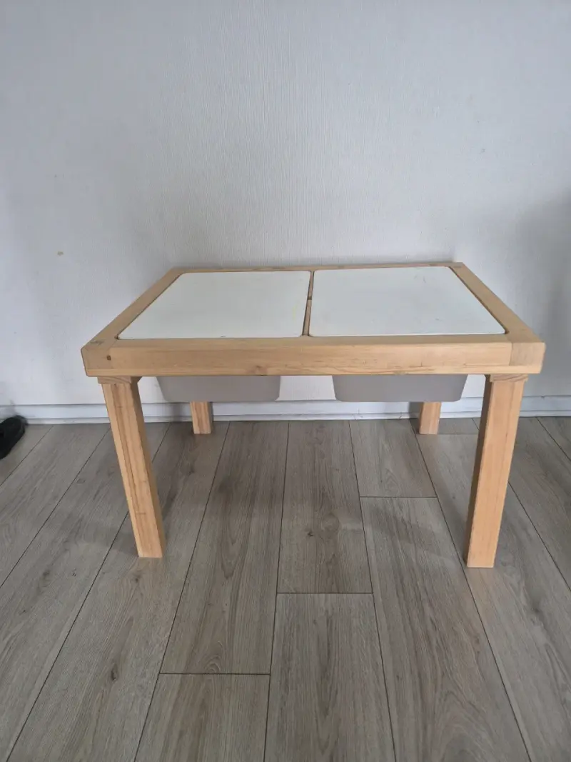Mesa sensorial de juegos para niños