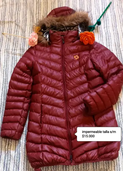 Chaqueta impermeable bordó - miniatura 1
