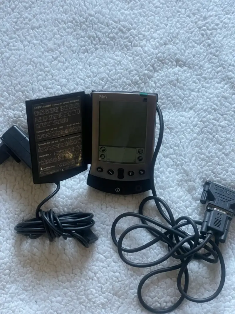 Organizador Palm V con cables - 2