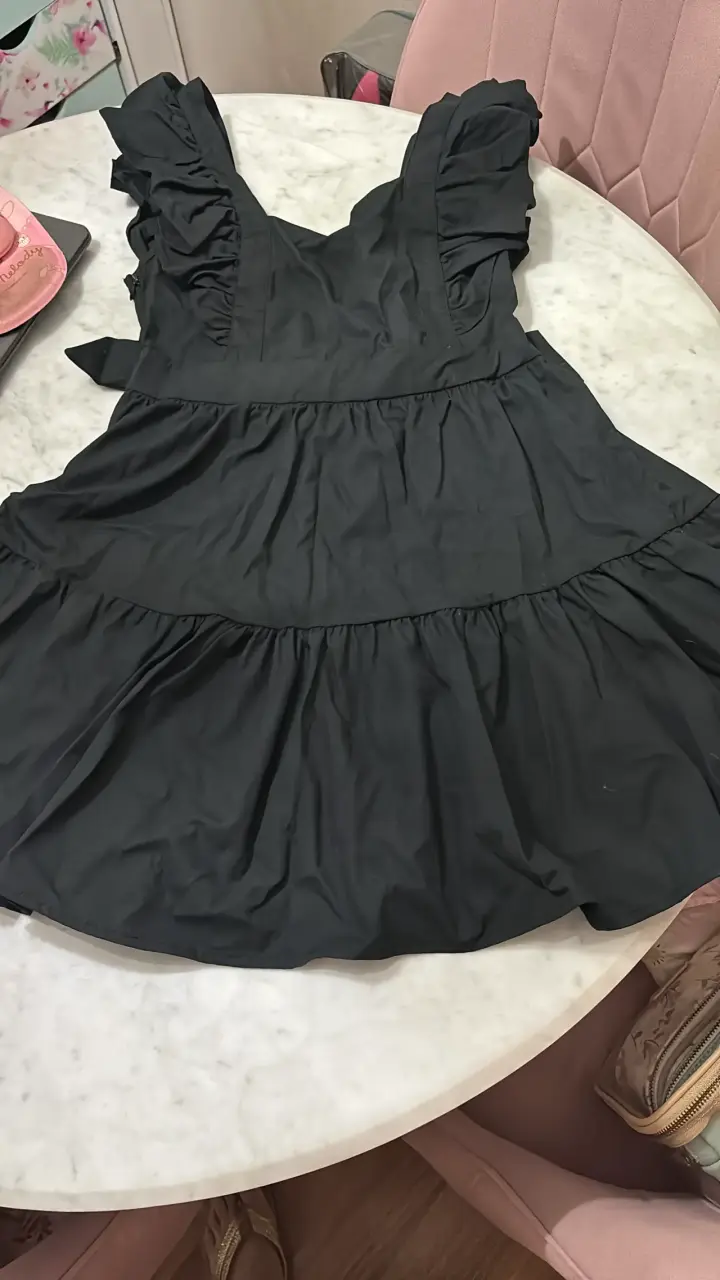 Vestido negro con volante - 2