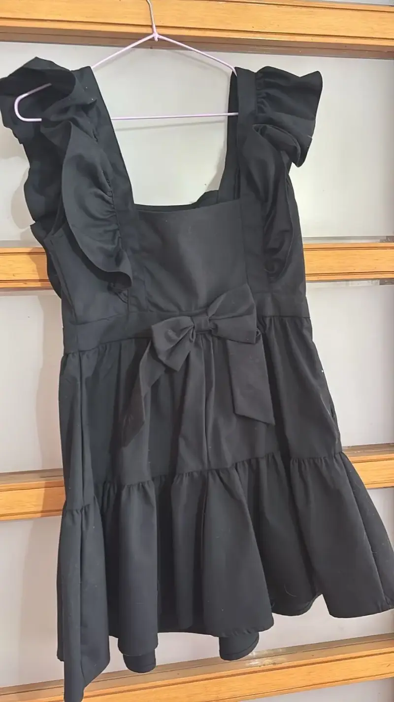 Vestido negro con volante - 3