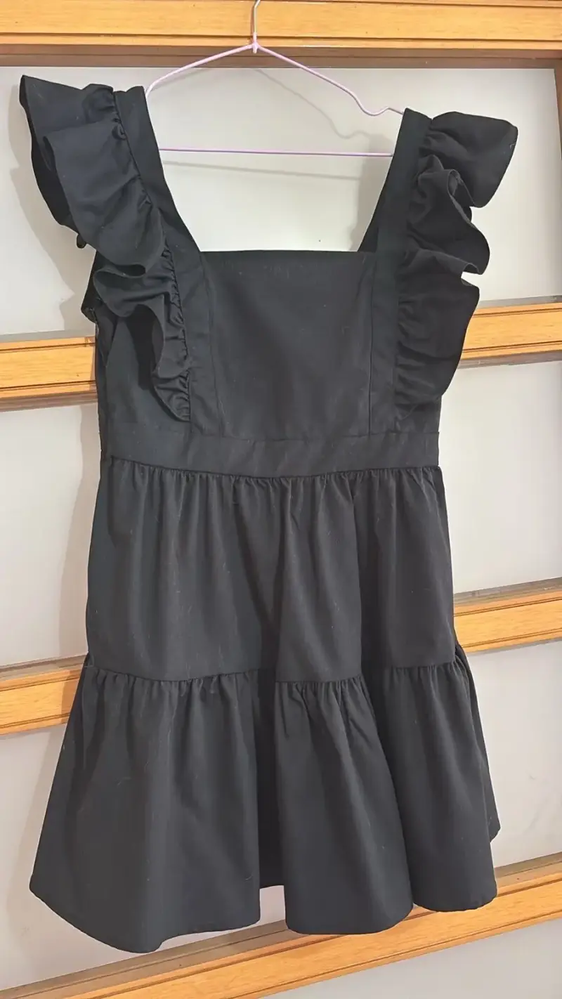 Vestido negro con volante - 5