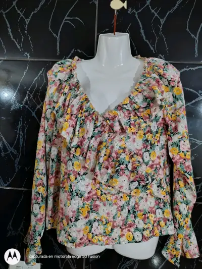 Blusa floral de manga larga - miniatura 1
