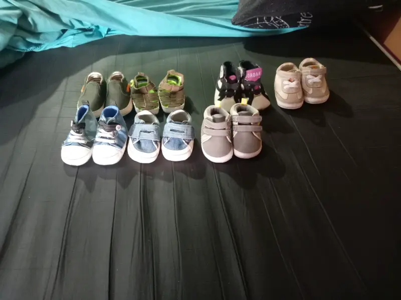 Lote de zapatillas para niños