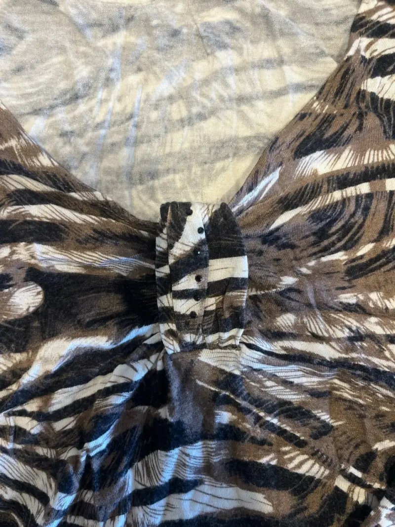 Polera larga estampada en marrón - 3