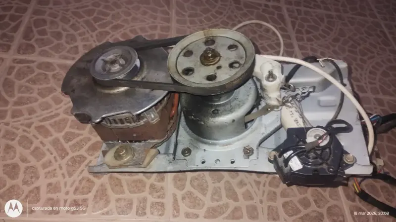 Motor eléctrico con polea - 1