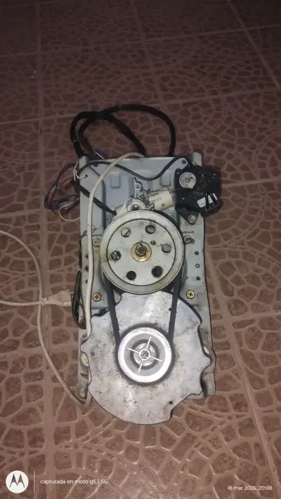 Motor eléctrico con polea - miniatura 2