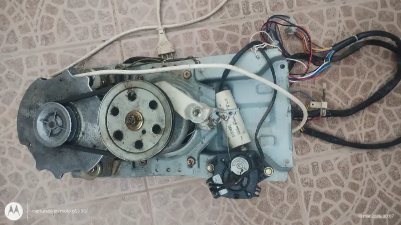 Motor eléctrico con polea - 4