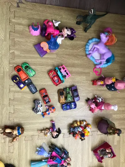 Lote de juguetes variados - miniatura 1