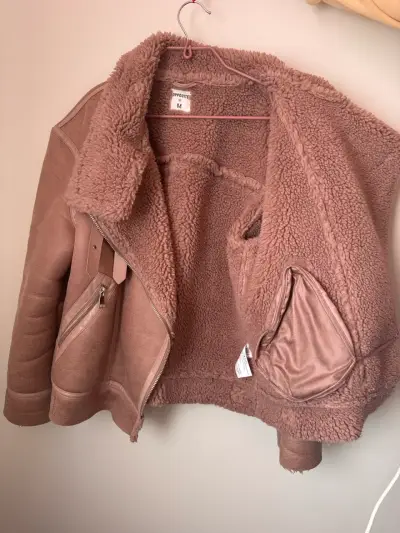Chaqueta biker rosa con borrego - miniatura 3