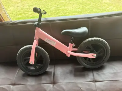 Bicicleta de equilibrio rosada - miniatura 1