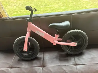 Bicicleta de equilibrio rosada - miniatura 2