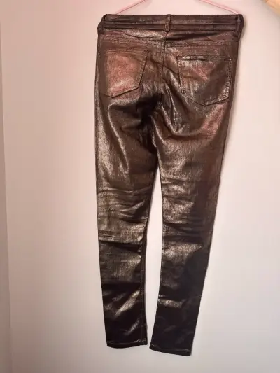 Pantalones metálicos brillantes - miniatura 2