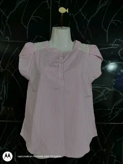 Blusa rayas rojas y blancas - miniatura 1