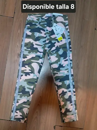 Variedad de ropa nueva - miniatura 2