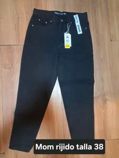 Variedad de ropa nueva - miniatura 3