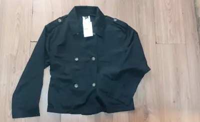 Variedad de ropa nueva - miniatura 4