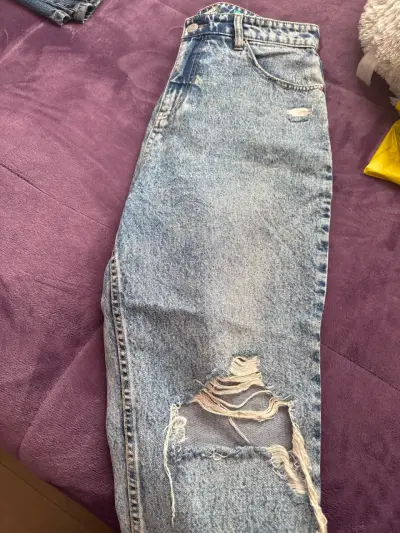 Jeans desgastados azul claro - miniatura 3