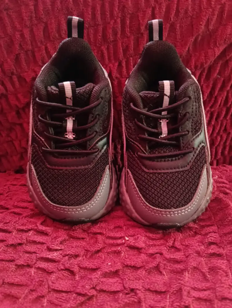 Zapatillas deportivas negras y grises - 5