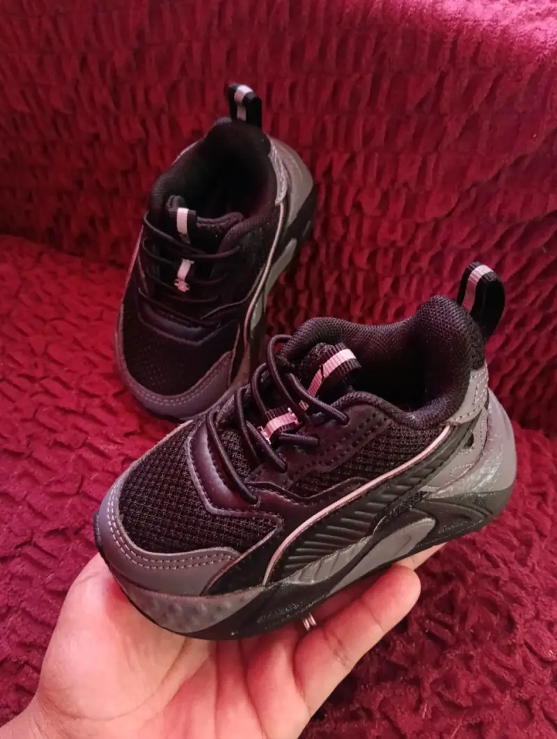 Zapatillas deportivas negras y grises - 7