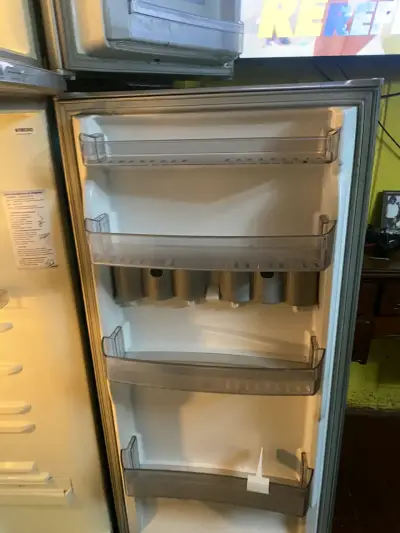 Refrigerador pequeño usado - miniatura 2