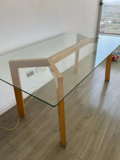 Mesa de vidrio con base de madera - miniatura 2