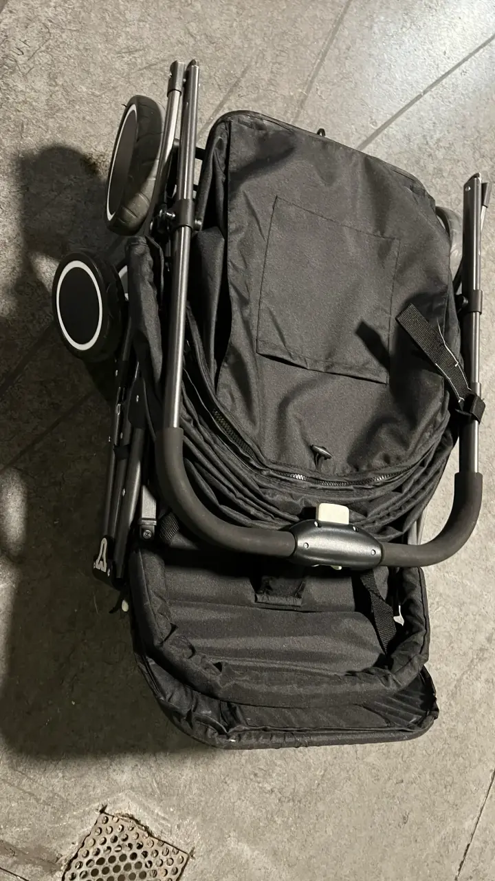 Coche de bebé plegable negro - 2