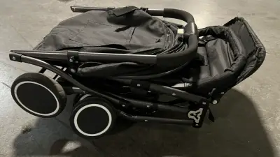 Coche de bebé plegable negro - miniatura 3