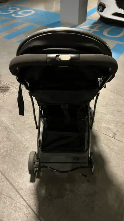 Coche de bebé plegable negro - miniatura 5