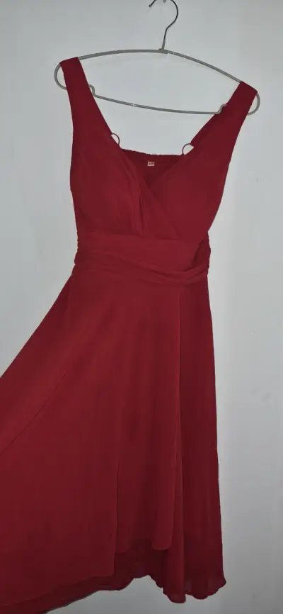 Vestido rojo elegante - miniatura 1