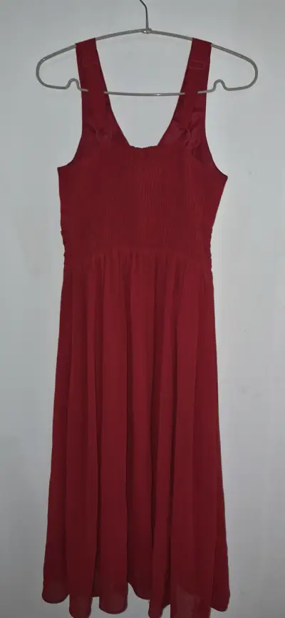 Vestido rojo elegante - miniatura 3