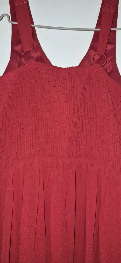 Vestido rojo elegante - miniatura 5