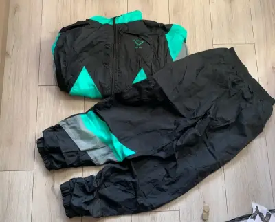 Conjunto deportivo retro negro y verde ML - miniatura 1