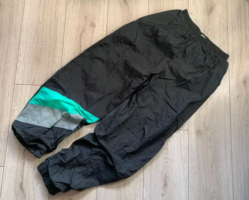Conjunto deportivo retro negro y verde ML - 3