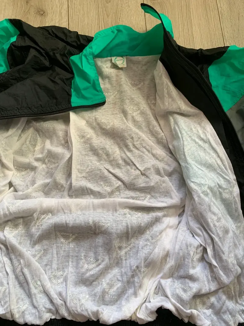 Conjunto deportivo retro negro y verde ML - 4