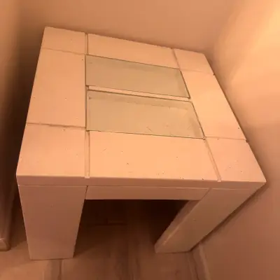 Mesa de centro blanca decorativa y mesa esquinera - miniatura 3