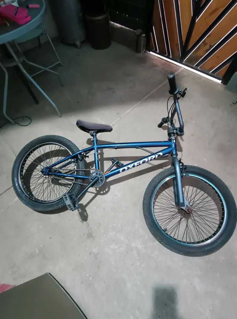 Bicicleta BMX azul en buen estado - 2