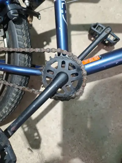 Bicicleta BMX azul en buen estado - miniatura 3