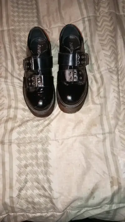 Zapatos negros de charol - miniatura 1