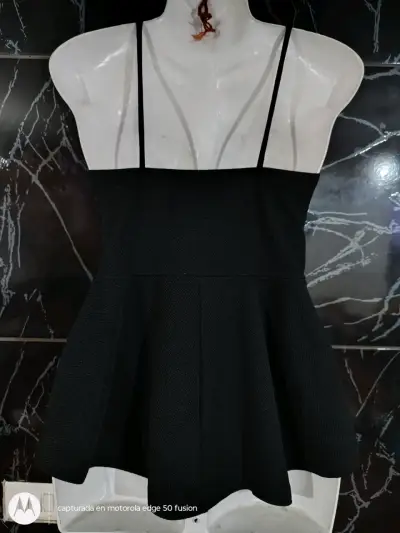Blusa negra de encaje - miniatura 2