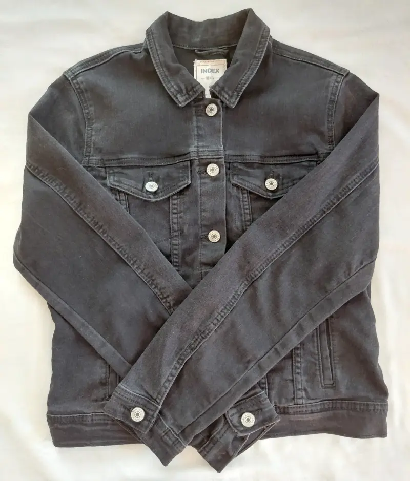 Chaqueta de mezclilla negra