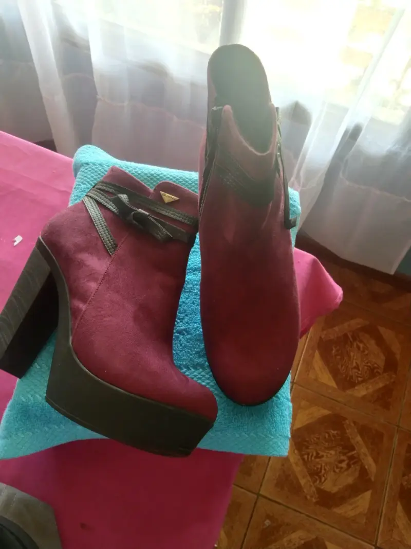 Botas burdeos con hebillas - 2