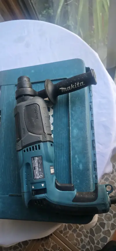 Taladro percutor Makita usado - miniatura 1