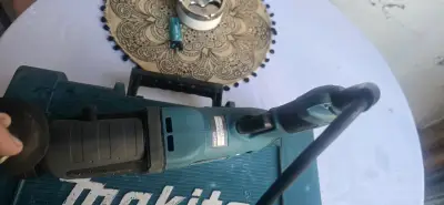 Taladro percutor Makita usado - miniatura 3