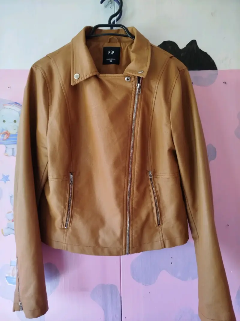Chaqueta de cuero, café