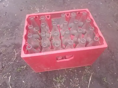 Caja de botellas de vidrio vacías - miniatura 1