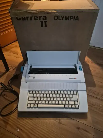 Máquina de escribir Olympia Carrera II - miniatura 2