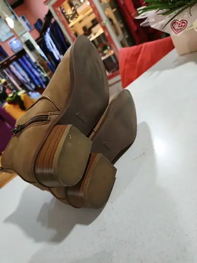 Botines mujer camel con taco bajo - miniatura 2