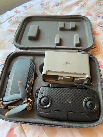 Drone DJI con control y baterías - miniatura 1
